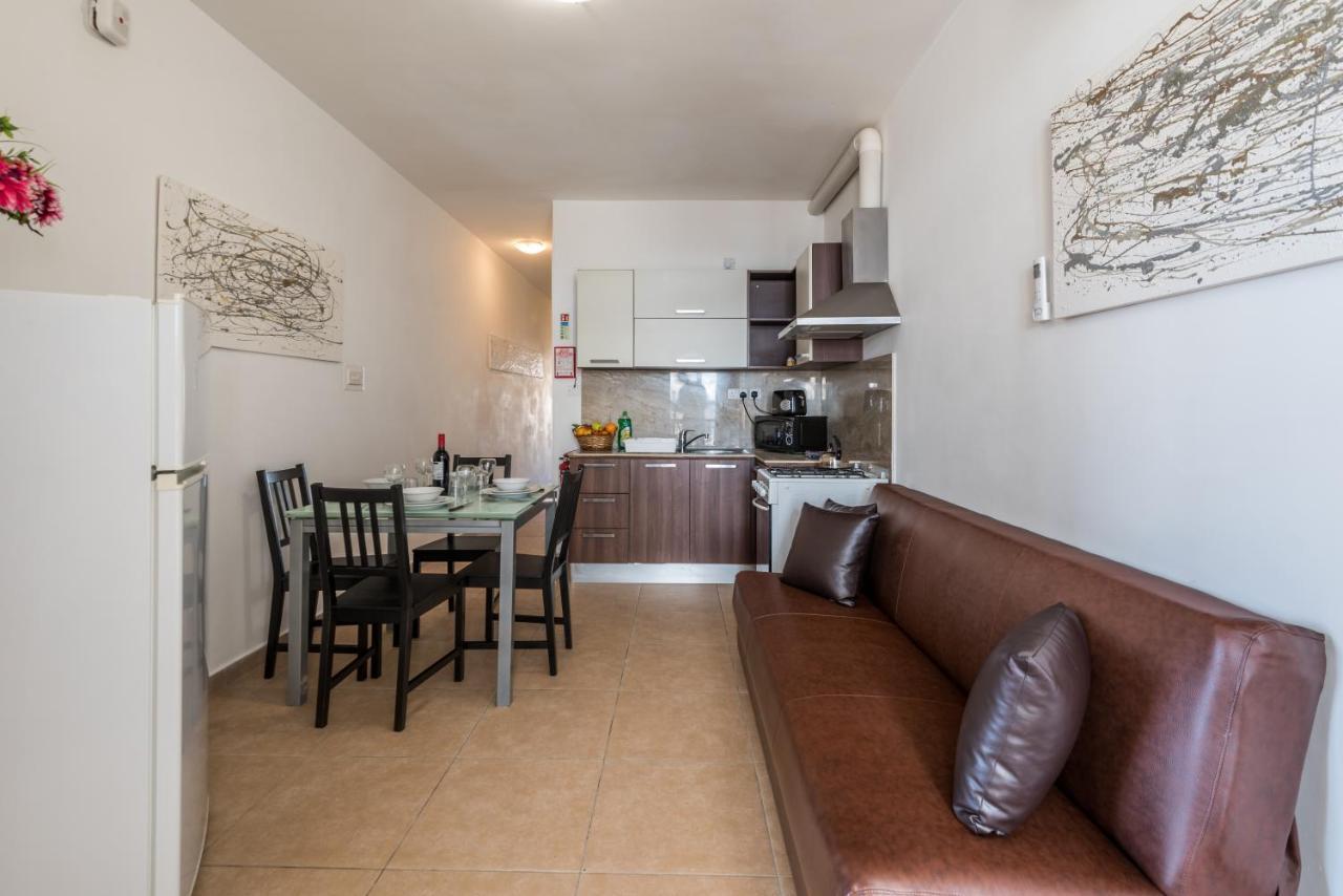 Seashells 2 Bedroom Apartment With Sunny Terrace With Stunning Sea Views - By Getawaysmalta St. Paul's Bay Exterior photo
